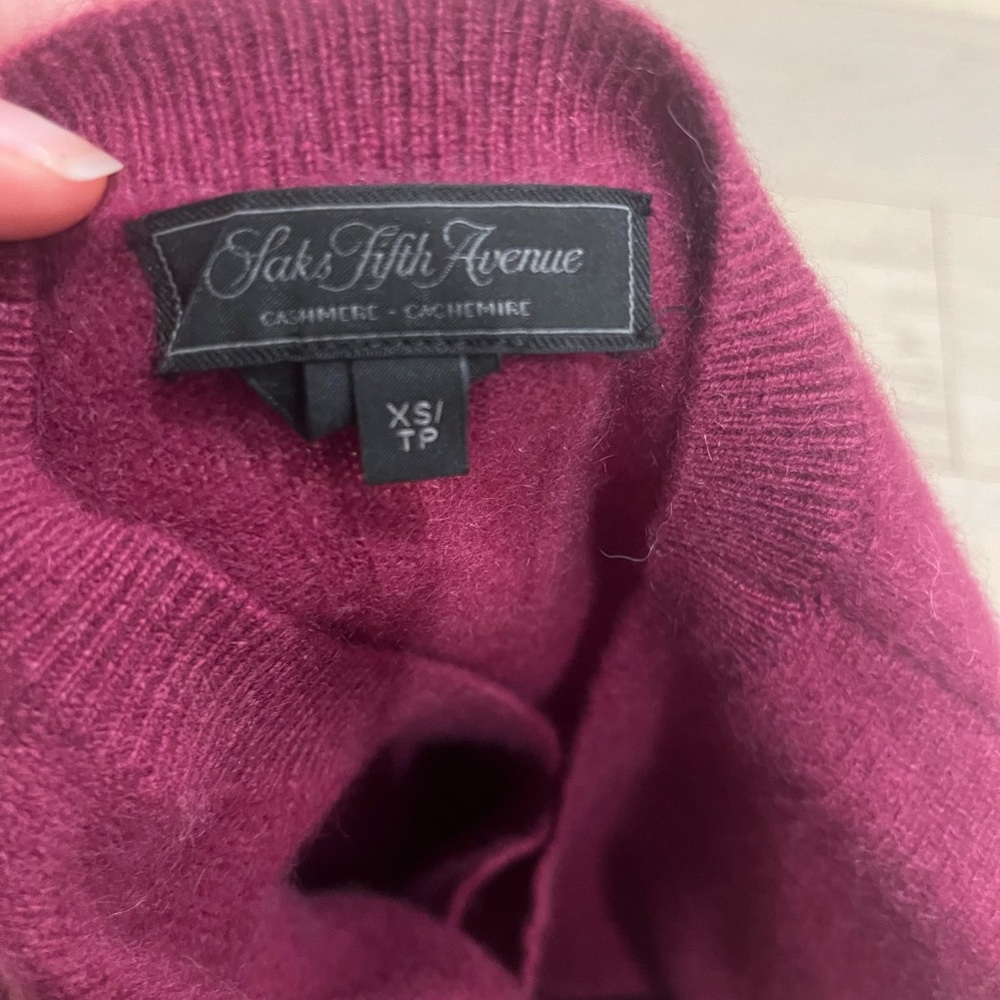 Saks Fifth Avenue Cashmere Burgundy Sweater Size XS.